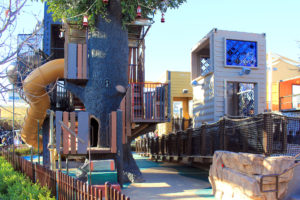 The Giant Tree House di Downtown Container Park